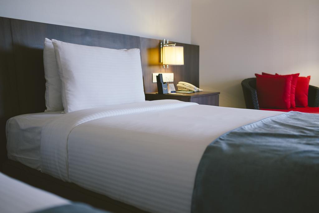 Sand & Sandals Desaru Beach Resort & Spa Екстер'єр фото A bed with a telephone