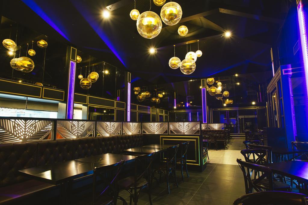 Sand & Sandals Desaru Beach Resort & Spa Екстер'єр фото Interior of the restaurant