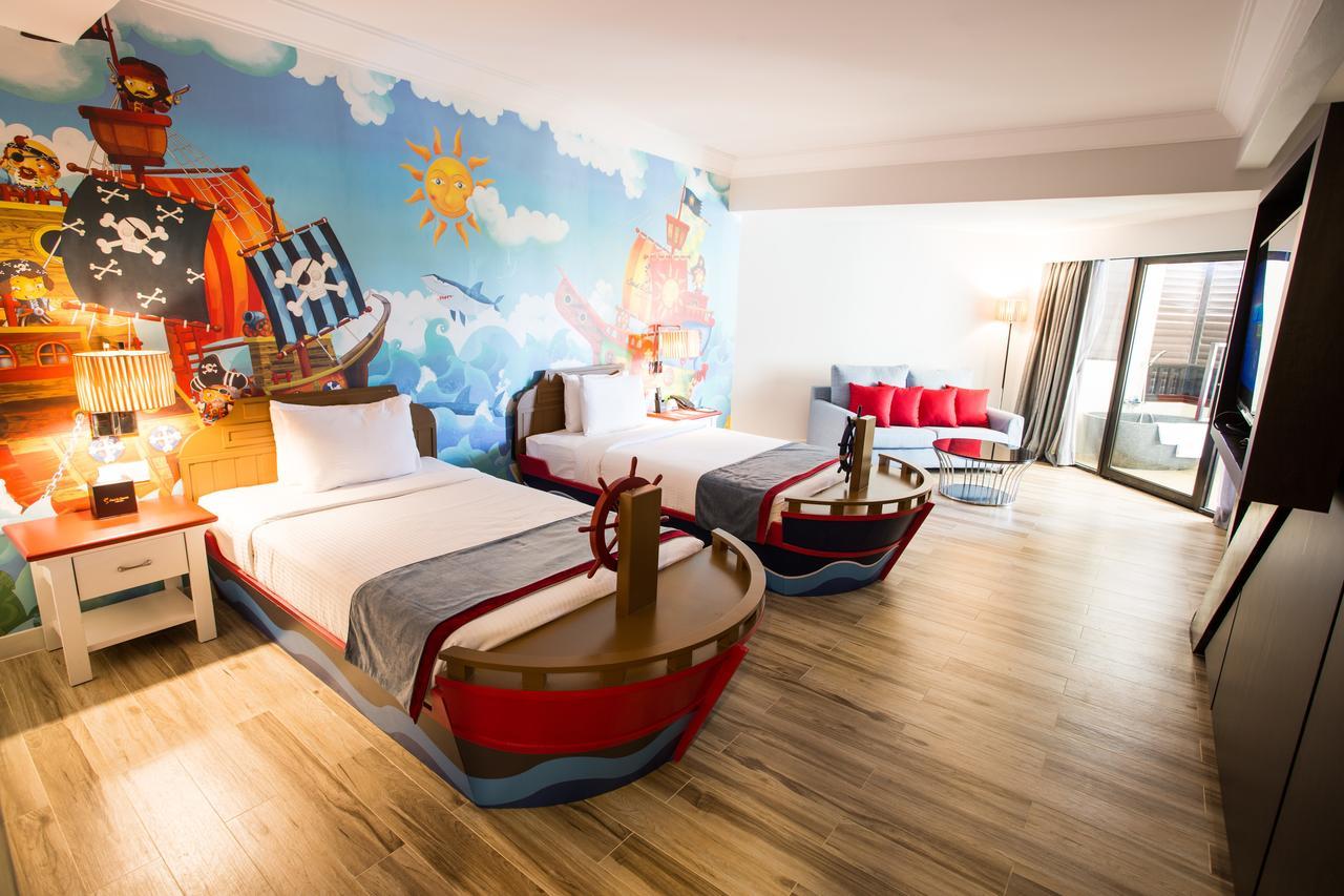Sand & Sandals Desaru Beach Resort & Spa Екстер'єр фото Family room